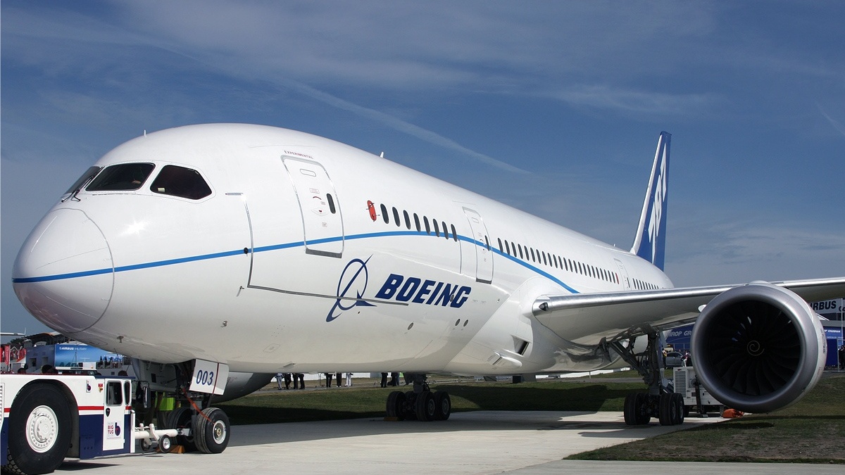 Boeing aircraft makes first 'green diesel' powered flight AlRasub